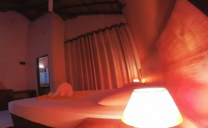 Deluxe Tek Büyük Yataklı Oda ( A/C )