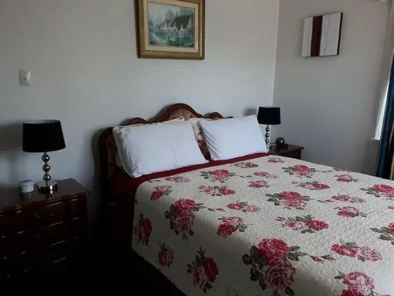 Tek Büyük Yataklı Oda, Ortak Banyo