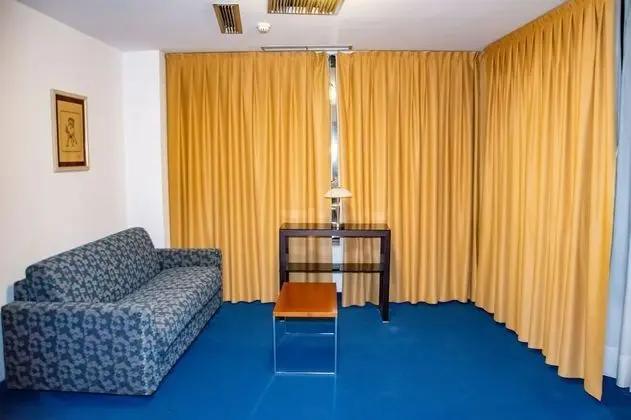 Family Room - Mountain view