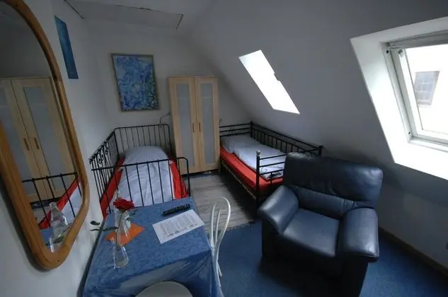 İki Ayrı Yataklı Oda, Ortak Banyo