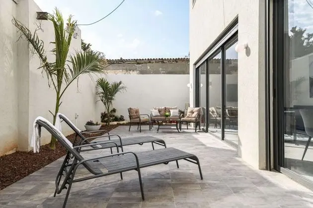 Classic Dubleks, Veranda