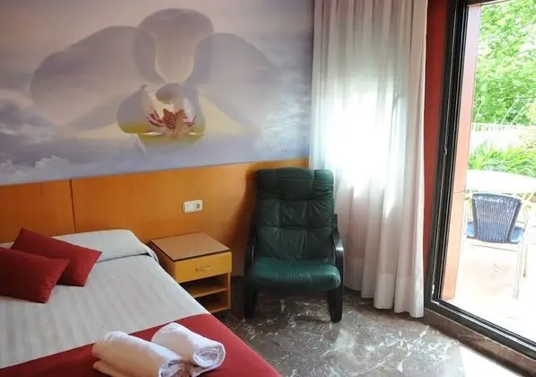 Habitación de matrimonio (con cama supletoria)