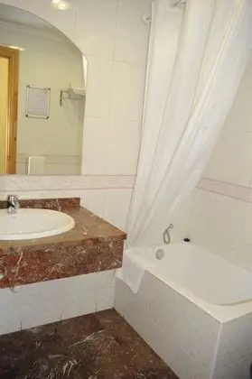 Habitación de matrimonio (con cama supletoria)