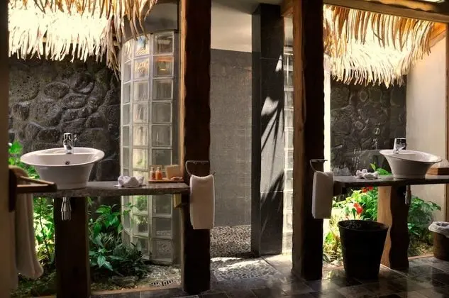 Luxury Villa, 2 Yatak Odası, Kişiye Özel Havuzlu, Denize Sıfır