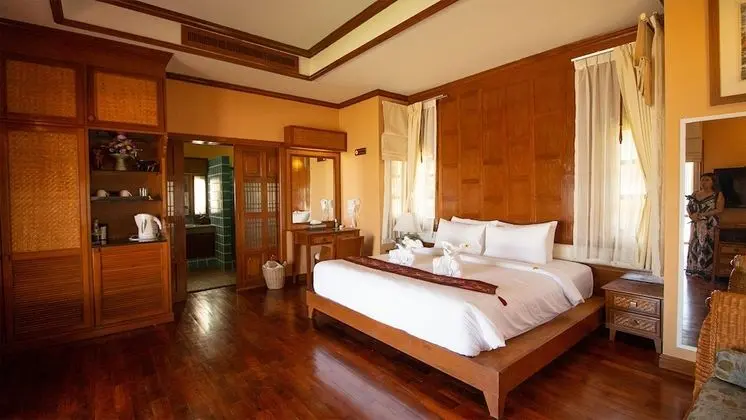 Villa with Garden View