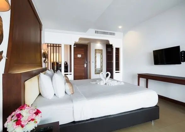 Deluxe with Bathtub