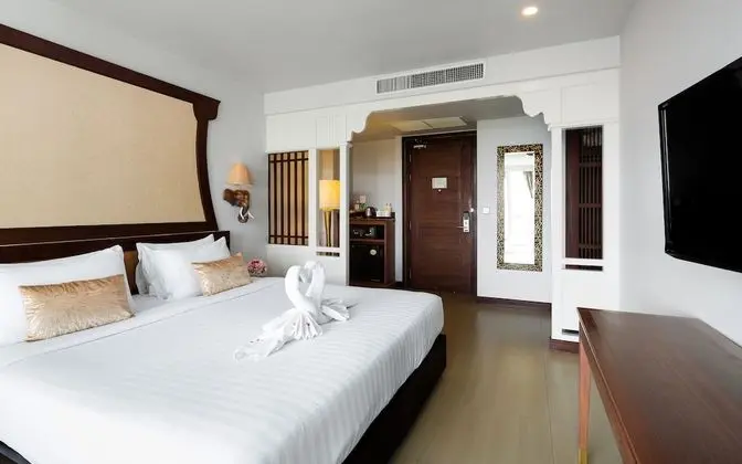 Deluxe with Bathtub
