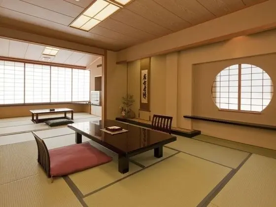 Traditional Oda, Sigara İçilmez, Vadi Manzaralı (Japanese Style, for 5 Guests, Corner)