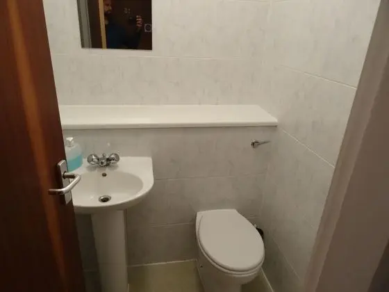 İki Ayrı Yataklı Oda, Ortak Banyo