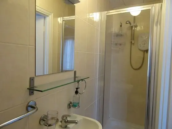 Tek Kişilik Oda, Ortak Banyo