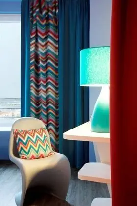 Tek Büyük Yataklı Oda, Kısmi Deniz Manzarası