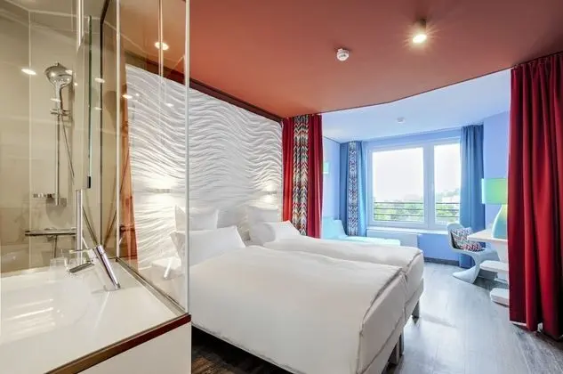 Tek Büyük Yataklı Oda, Kısmi Deniz Manzarası