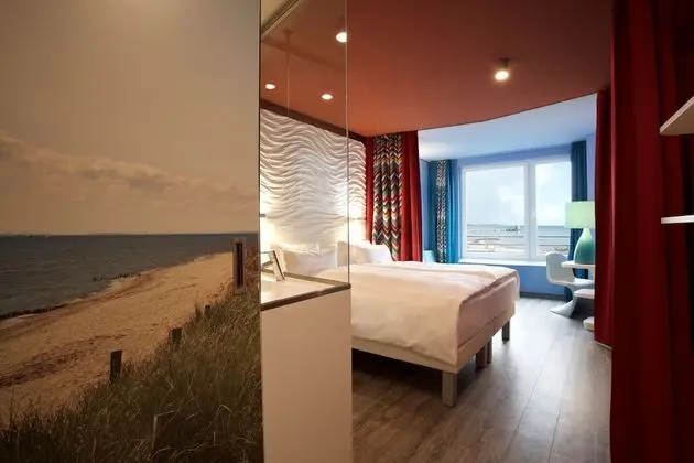 Tek Büyük Yataklı Oda, Kısmi Deniz Manzarası