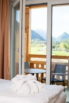 Tek Büyük Yataklı Oda, Balkon, Dağ Manzaralı