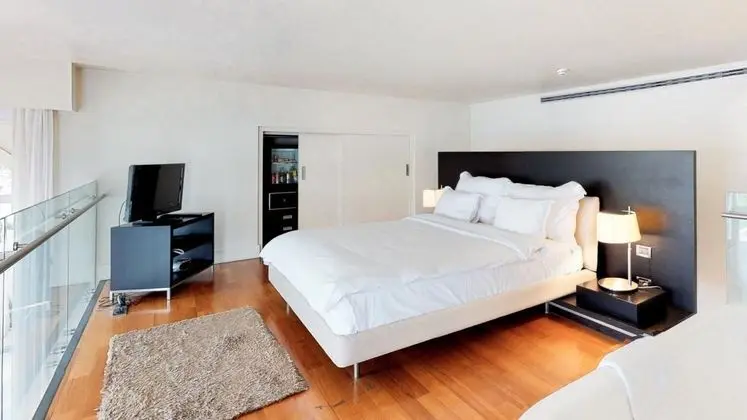Mezzanine Deluxe Suite