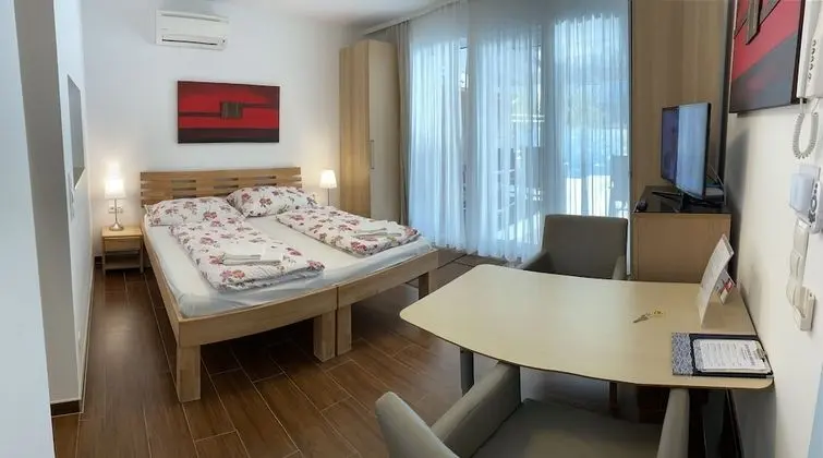 Luxury Apart Daire, Teras, Göl Kenarı (50€ cleaning fee on top of the rate)