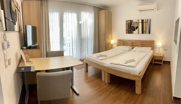 Luxury Apart Daire, Teras, Göl Kenarı (50€ cleaning fee on top of the rate)