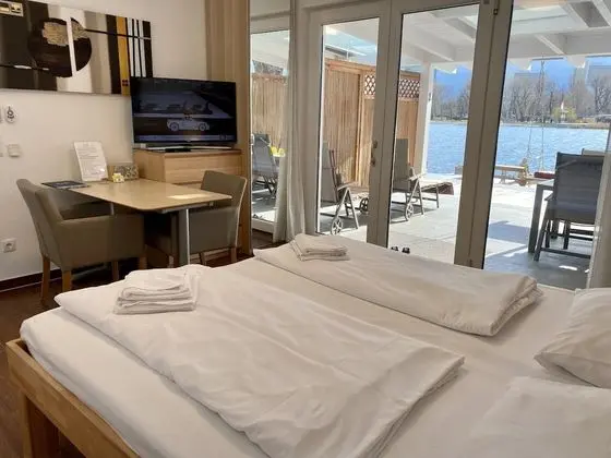 Luxury Apart Daire, Teras, Göl Kenarı (50€ cleaning fee on top of the rate)