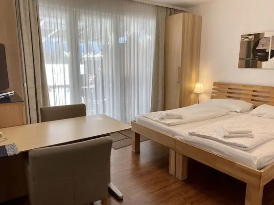 Luxury Apart Daire, Teras, Göl Kenarı (50€ cleaning fee on top of the rate)