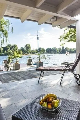 Luxury Apart Daire, Teras, Göl Kenarı (50€ cleaning fee on top of the rate)