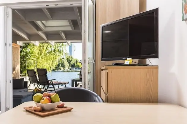 Luxury Apart Daire, Teras, Göl Kenarı (50€ cleaning fee on top of the rate)