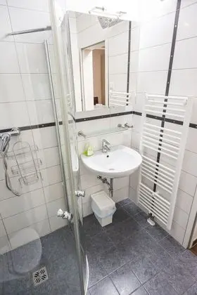 Luxury Apart Daire, Teras, Göl Kenarı (50€ cleaning fee on top of the rate)