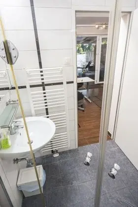 Luxury Apart Daire, Teras, Göl Kenarı (50€ cleaning fee on top of the rate)