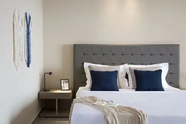 Deluxe Double Room Sharing Pool