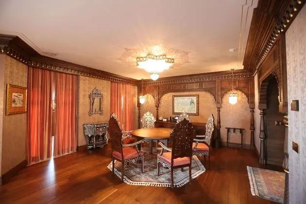 Sultan Suite