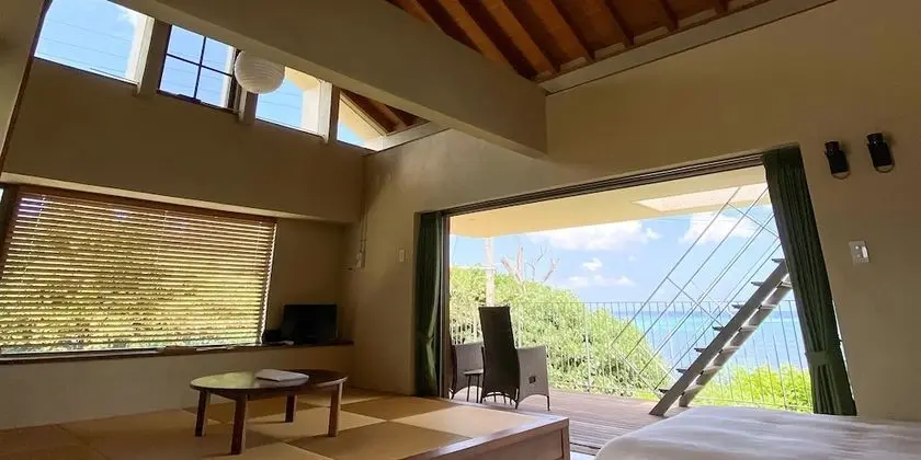 Oda, Sigara İçilmez, Deniz Manzaralı (Green, with Deck, 2-4 Guests)