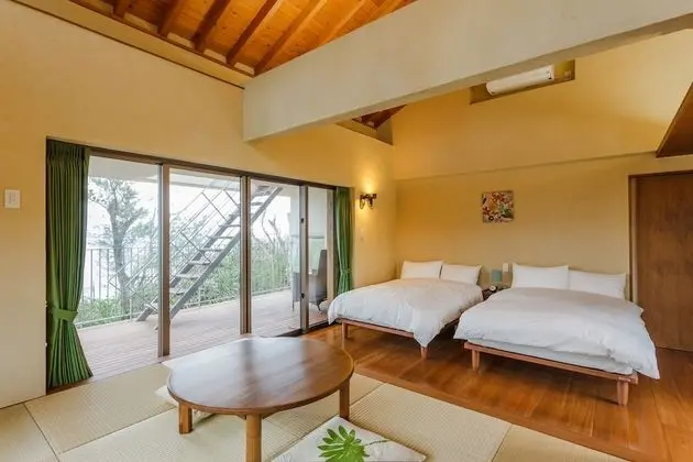 Oda, Sigara İçilmez, Deniz Manzaralı (Green, with Deck, 2-4 Guests)