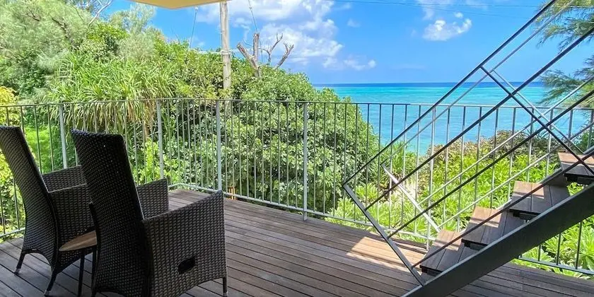 Oda, Sigara İçilmez, Deniz Manzaralı (Green, with Deck, 2-4 Guests)