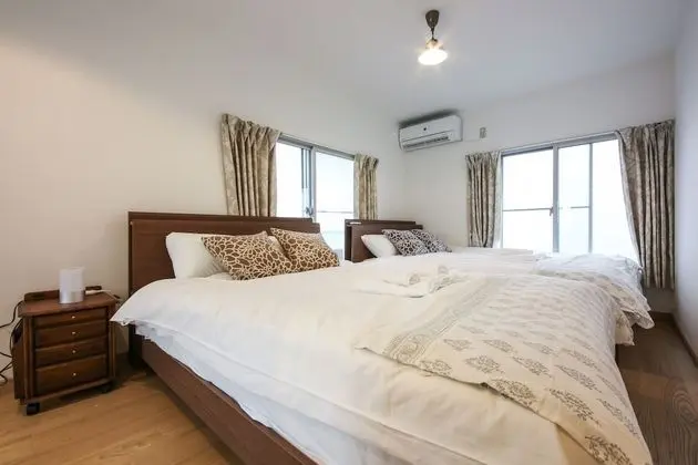 Ev (Private Vacation)