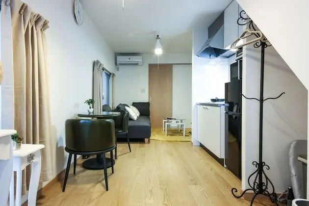 Ev (Private Vacation)