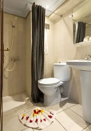 Tek Büyük veya İki Ayrı Yataklı Oda