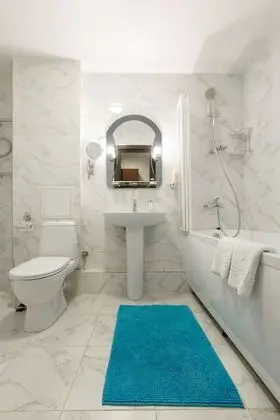 Luxury Oda