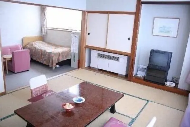 Family Oda, Dağ Manzaralı (Japanese-Style)