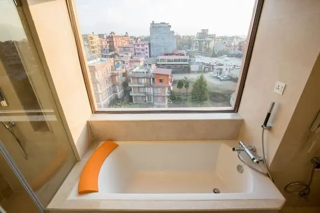 Deluxe İki Ayrı Yataklı Oda, 2 Tek Kişilik Yatak, Küvet, Şehir Manzaralı