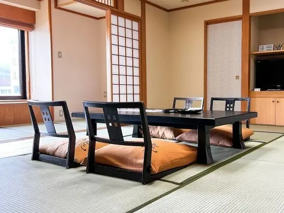 Traditional Oda, Sigara İçilmez, Göl Manzaralı (for Group, SHIORI)