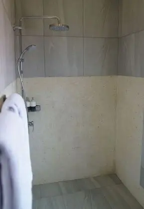 Deluxe Stüdyo, 1 En Büyük (King) Boy Yatak