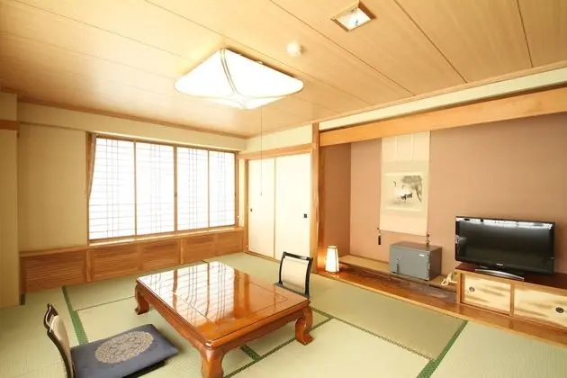 Traditional Oda, Göl Manzaralı