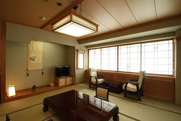 Traditional Oda, Göl Manzaralı