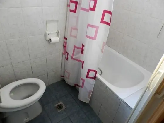 Basic Tek Büyük veya İki Ayrı Yataklı Oda