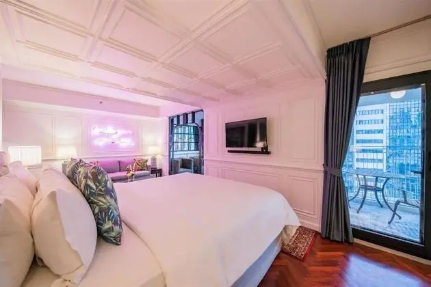 Akara King Suite