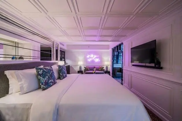 Akara King Suite