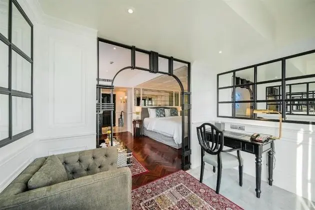 Akara King Suite