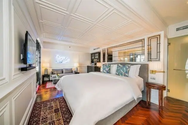 Akara King Suite