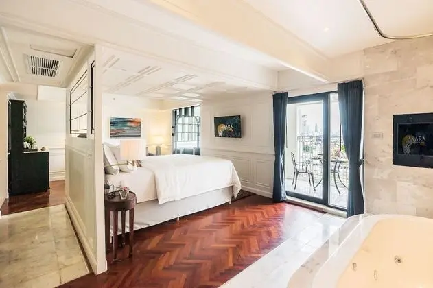 Akara King Suite
