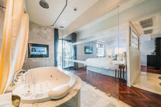 Akara King Suite
