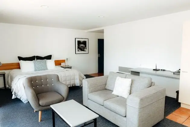 Studio Mid Floor Sea View
